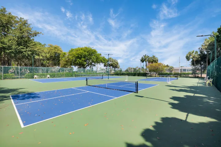 2 Tennis Courts