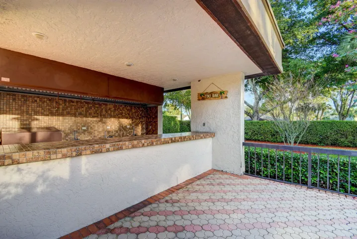 Summer Kitchen & Tiki Bar