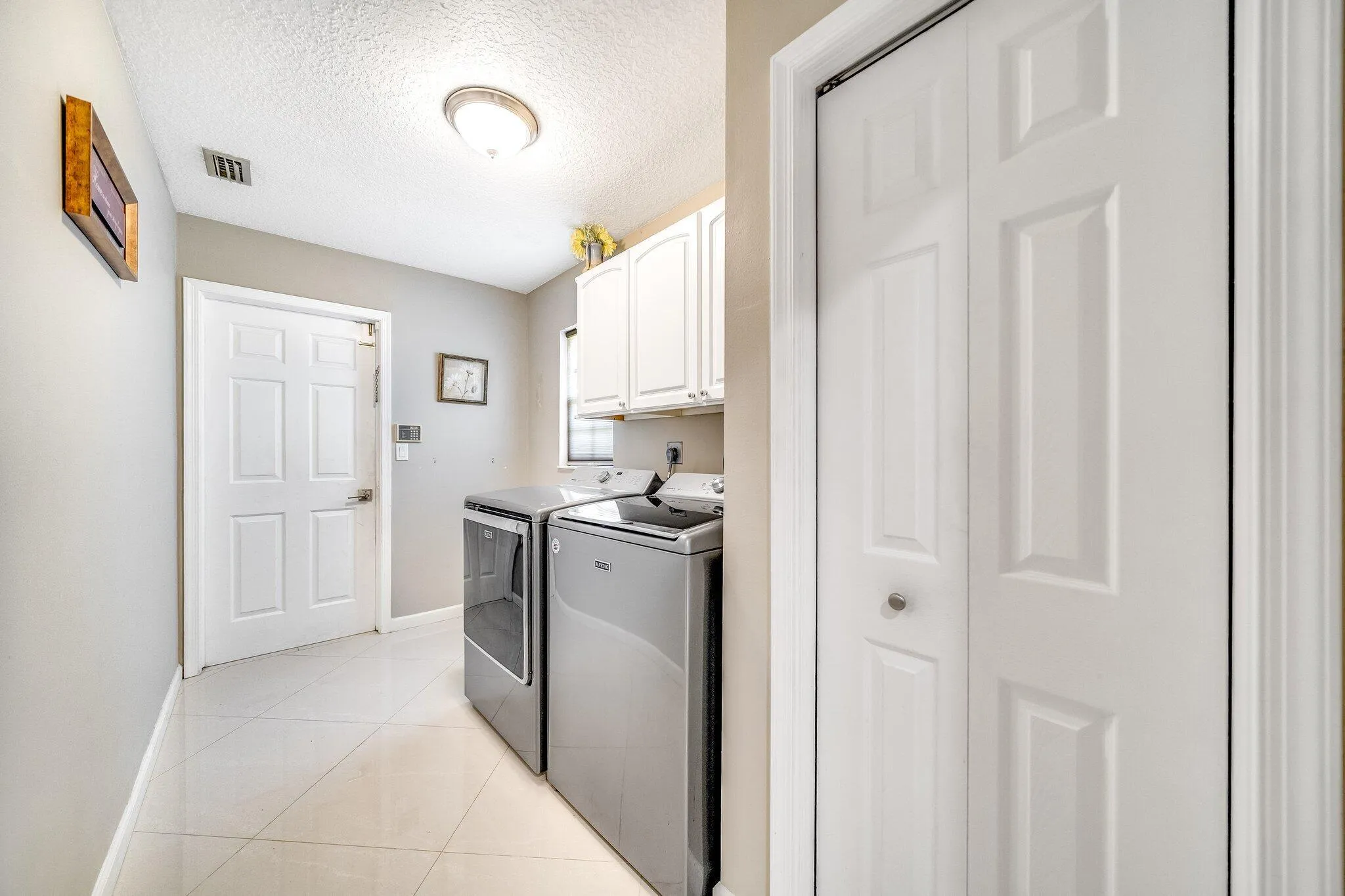 25-web-or-mls-JOY07716