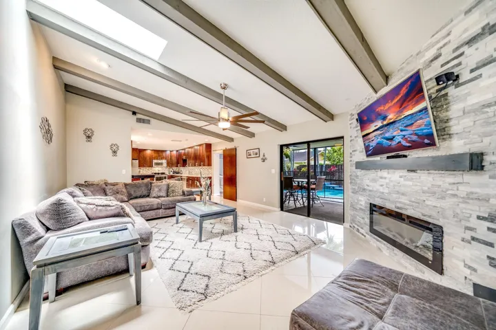32-web-or-mls-JOY07743