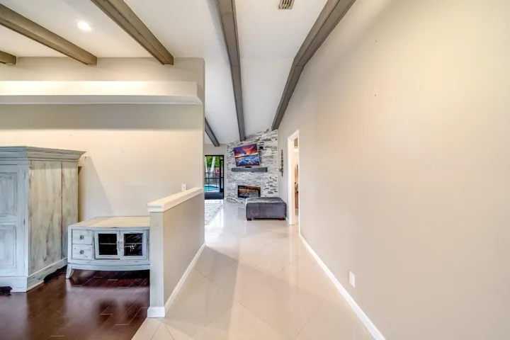 16-web-or-mls-JOY07686