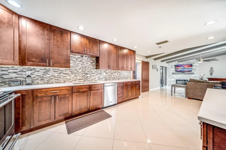 24-web-or-mls-JOY07713