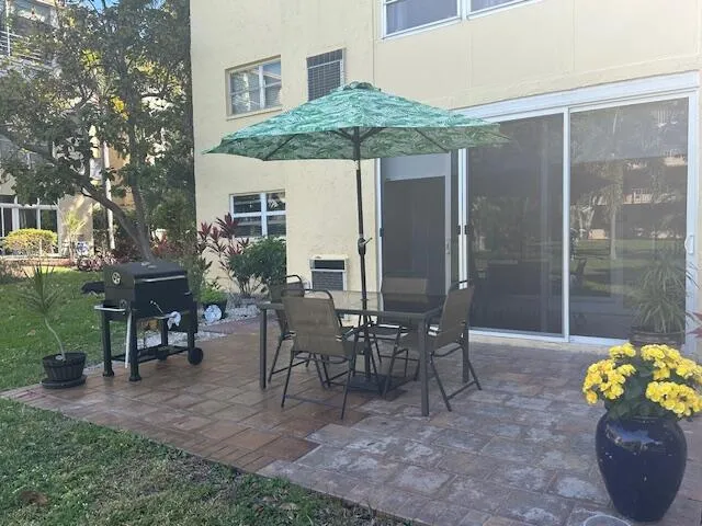 2615 NE 3rd Ct 112-outdoor patio with gr