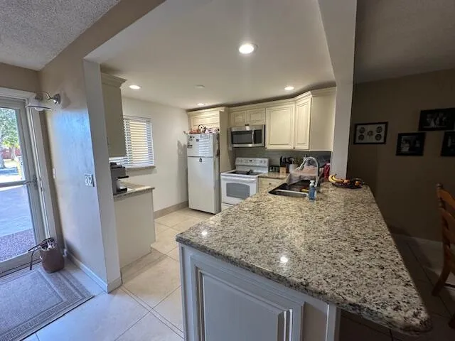 2615 NE 3rd Ct 112-Kitchen
