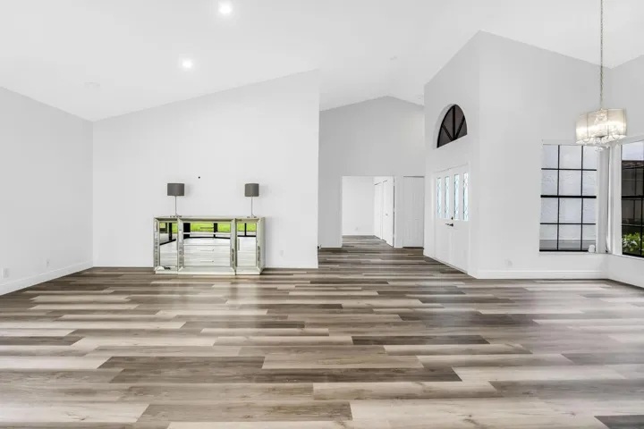 SPACIOUS LIVING AREA