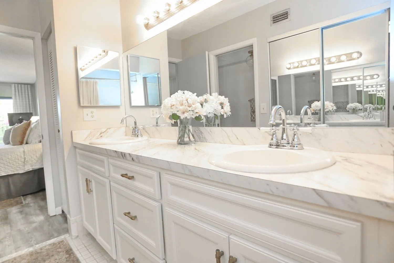 028-049-Master Vanity-1500x1000