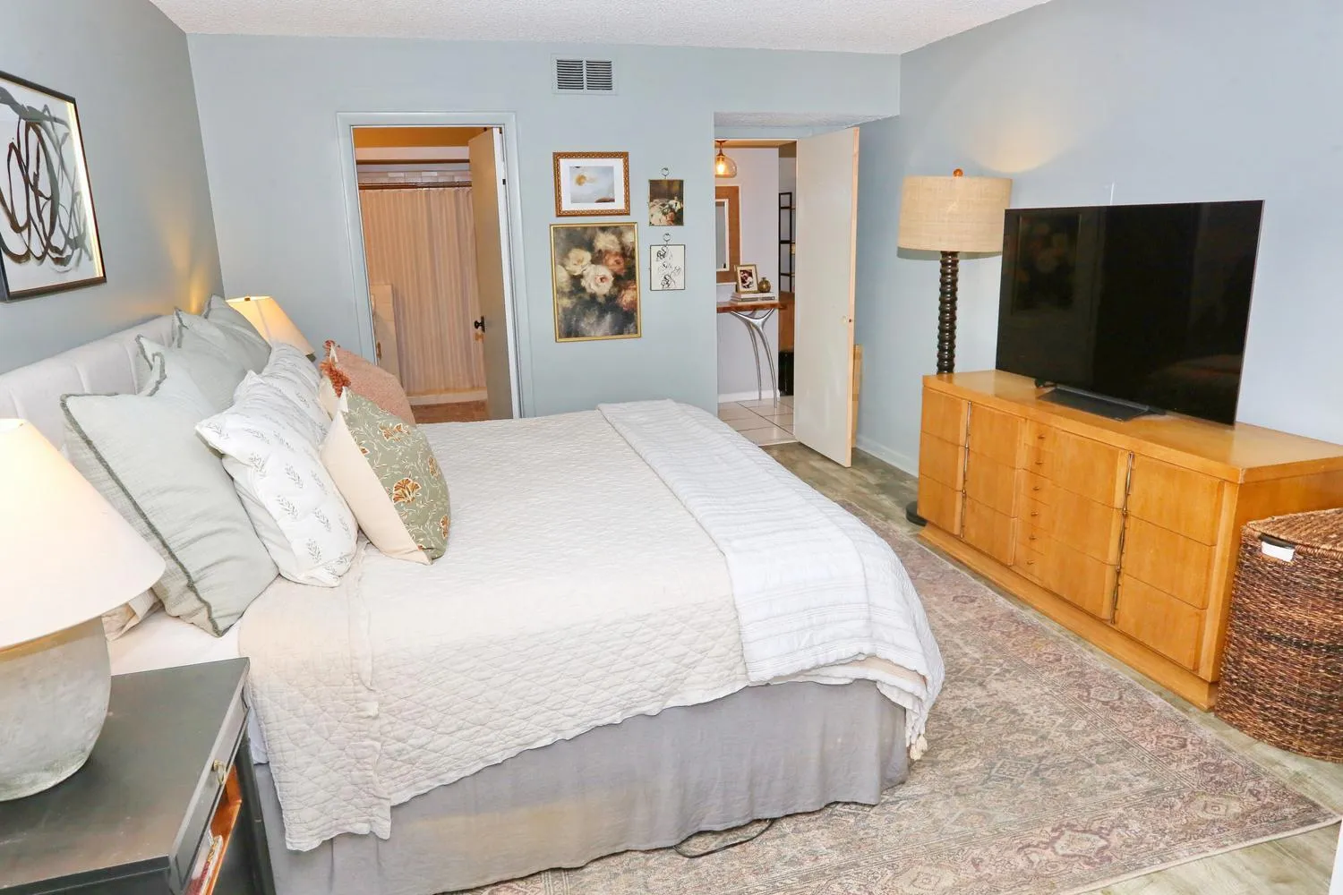 025-051-Master Bedroom-1500x1000