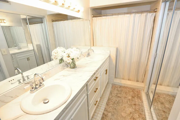 026-020-Master Bathroom-1500x1000