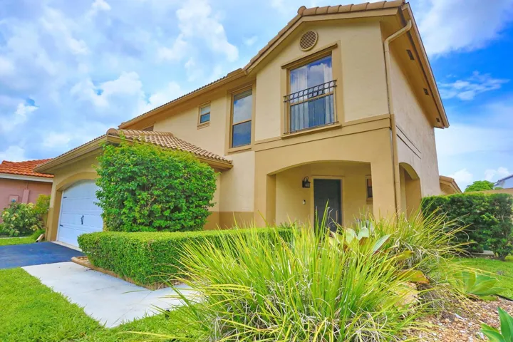 004-017-Exterior Front-1500x1000