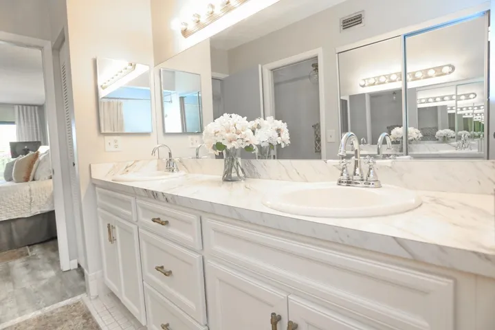 028-049-Master Vanity-1500x1000