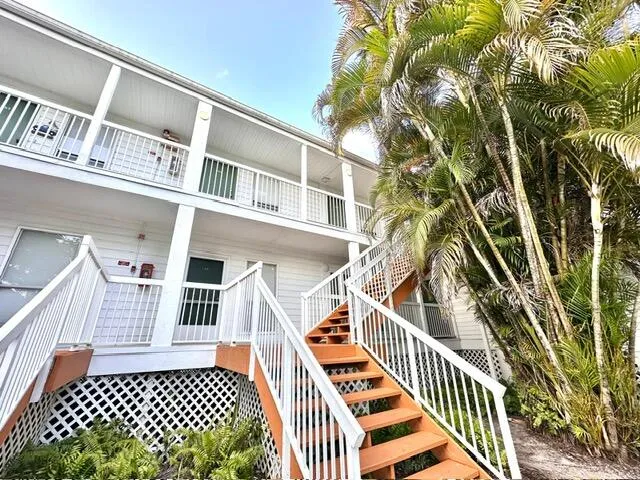 Front / Entry