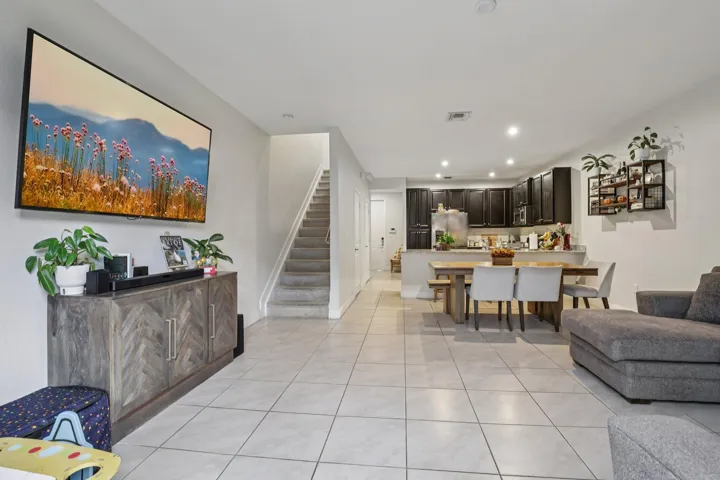 4-web-or-mls-SW 110th Ct-S0710-004