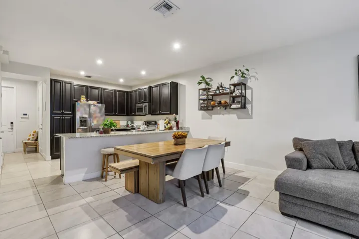 10-web-or-mls-SW 110th Ct-S0710-010