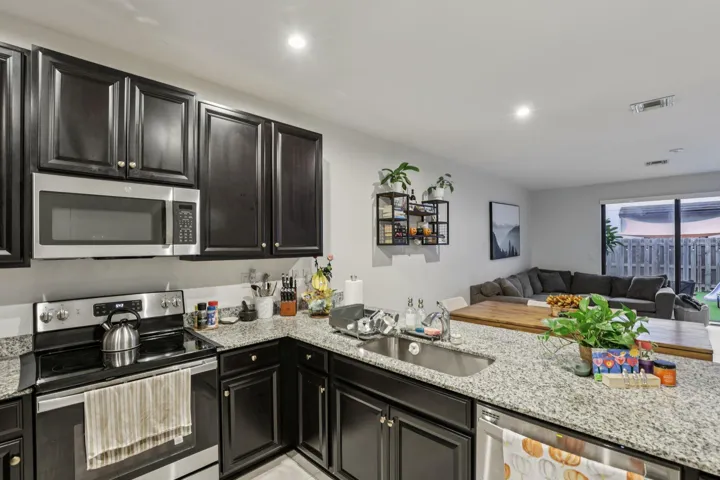 13-web-or-mls-SW 110th Ct-S0710-013