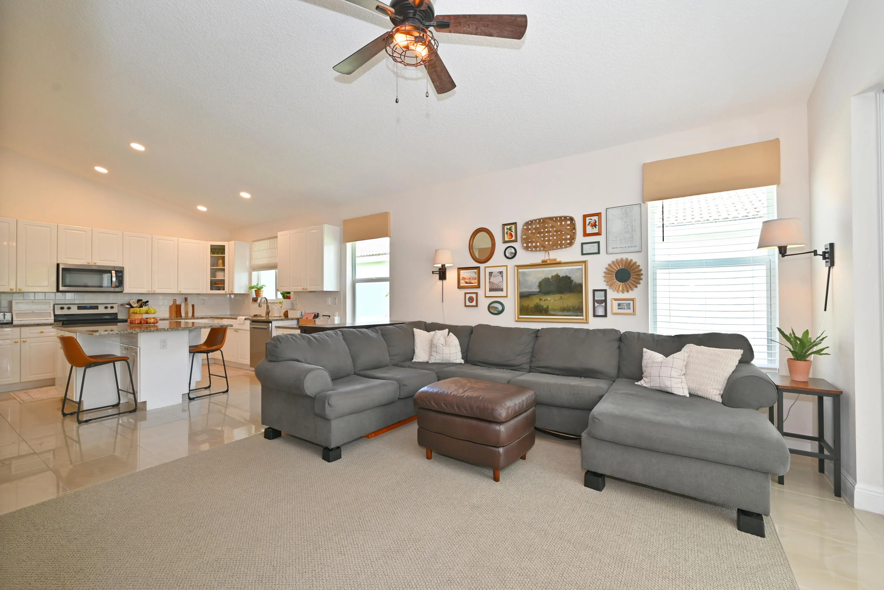 Family room/Kitchen