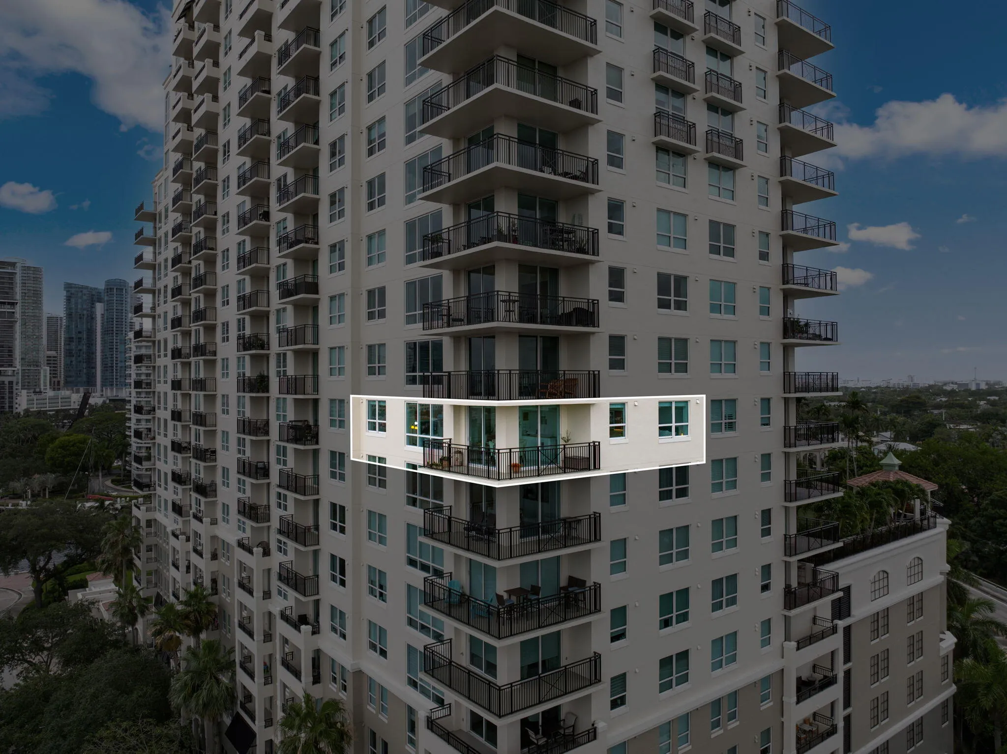 2 Residence 1013N 10th Floor Highlight