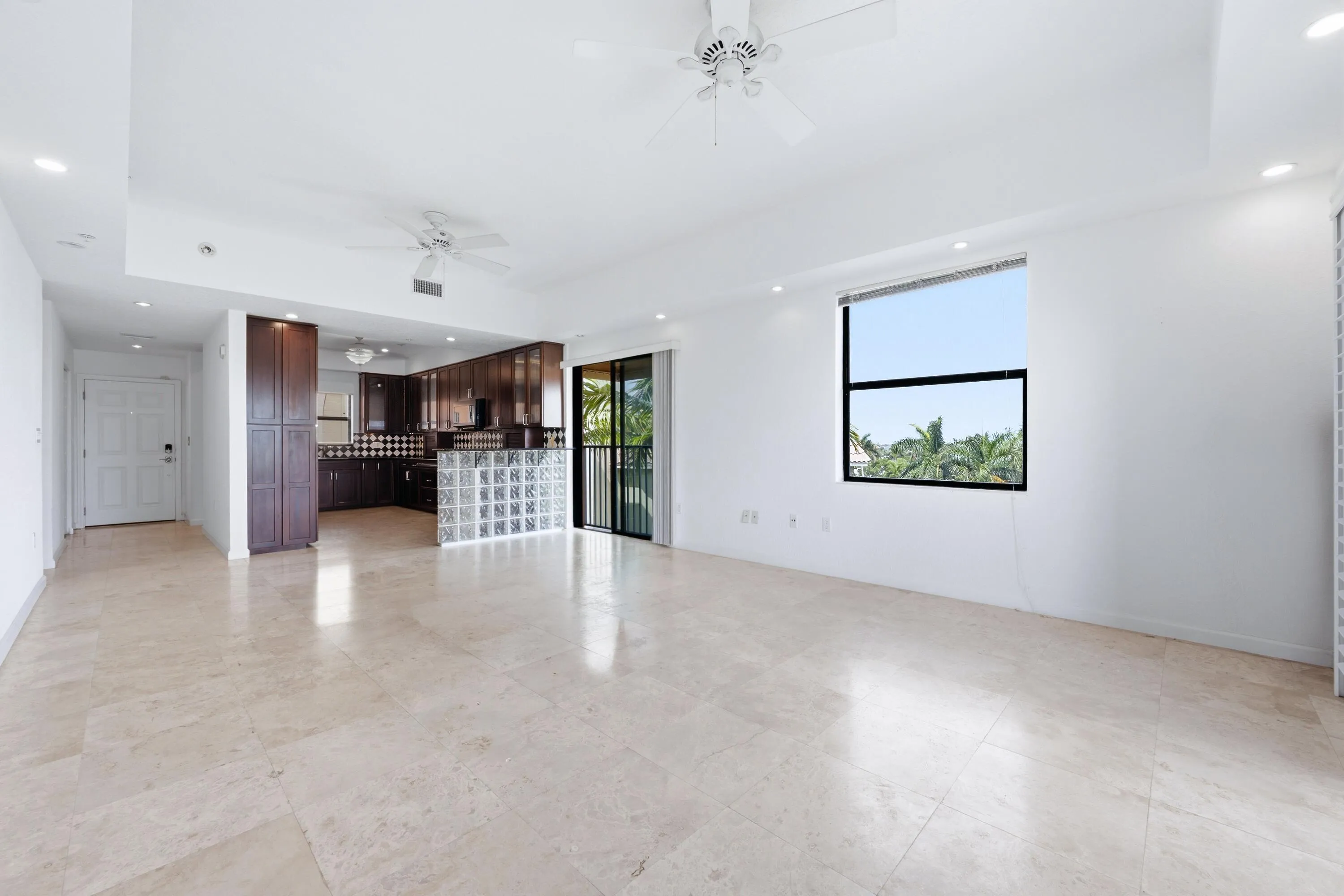 Living room & kitchen unfurnished