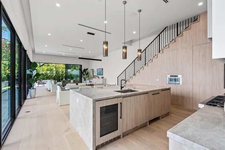 KITCHEN_ANGLE_TO_LIVING_ROOM_RT
