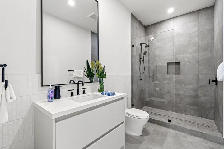 BATHROOM_2