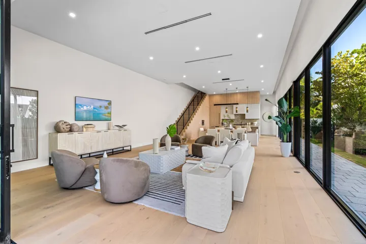 LIVING_ROOM_TO_KITCHEN_RT