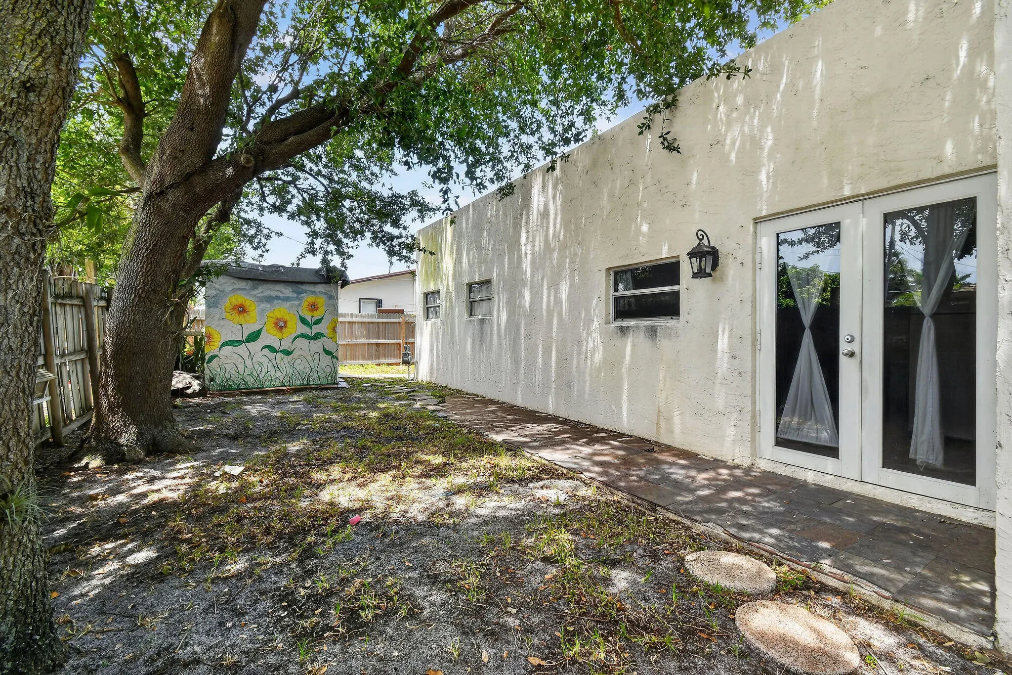 1005SelkirkSt(37)