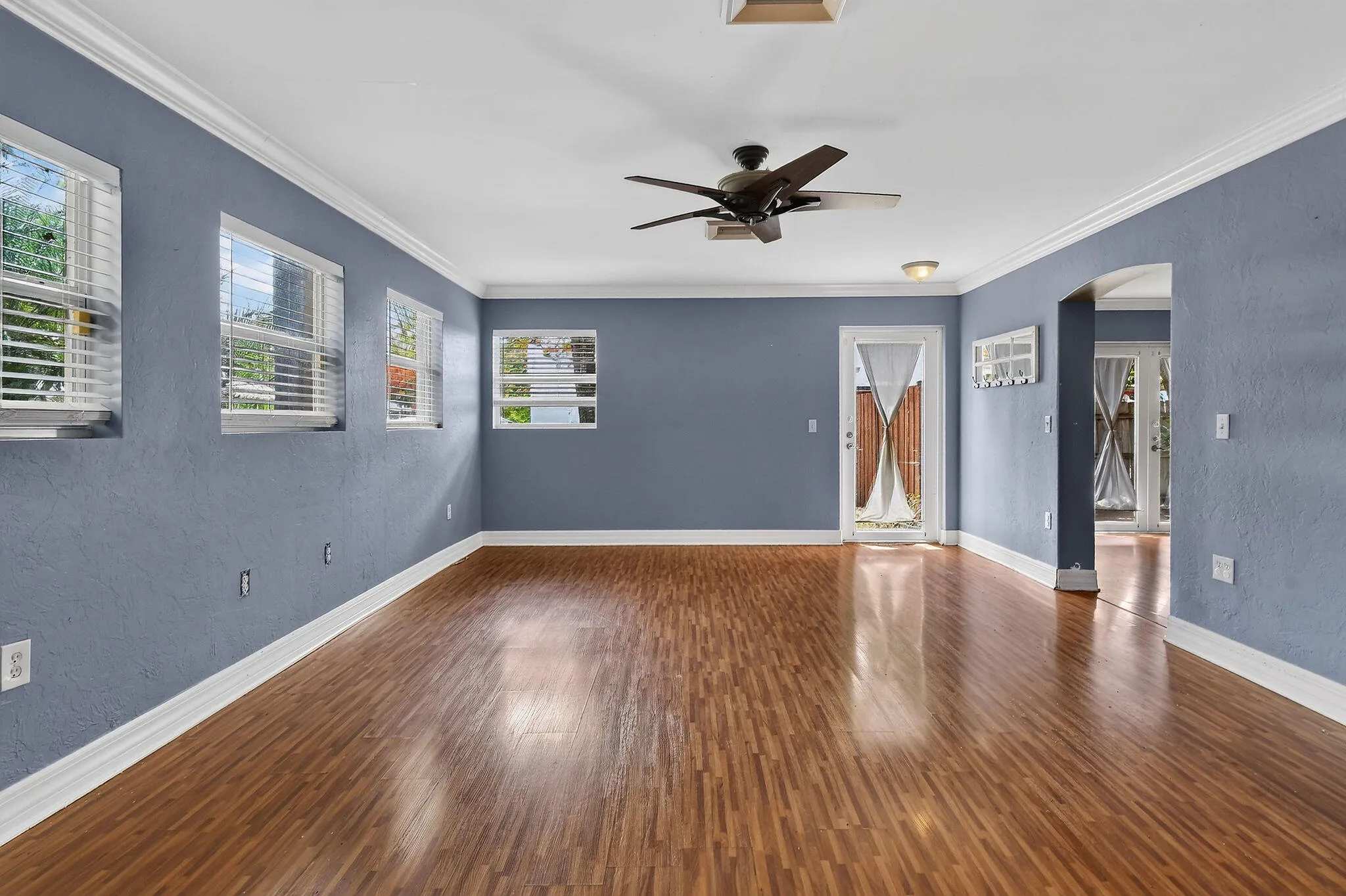 1005SelkirkSt(9)