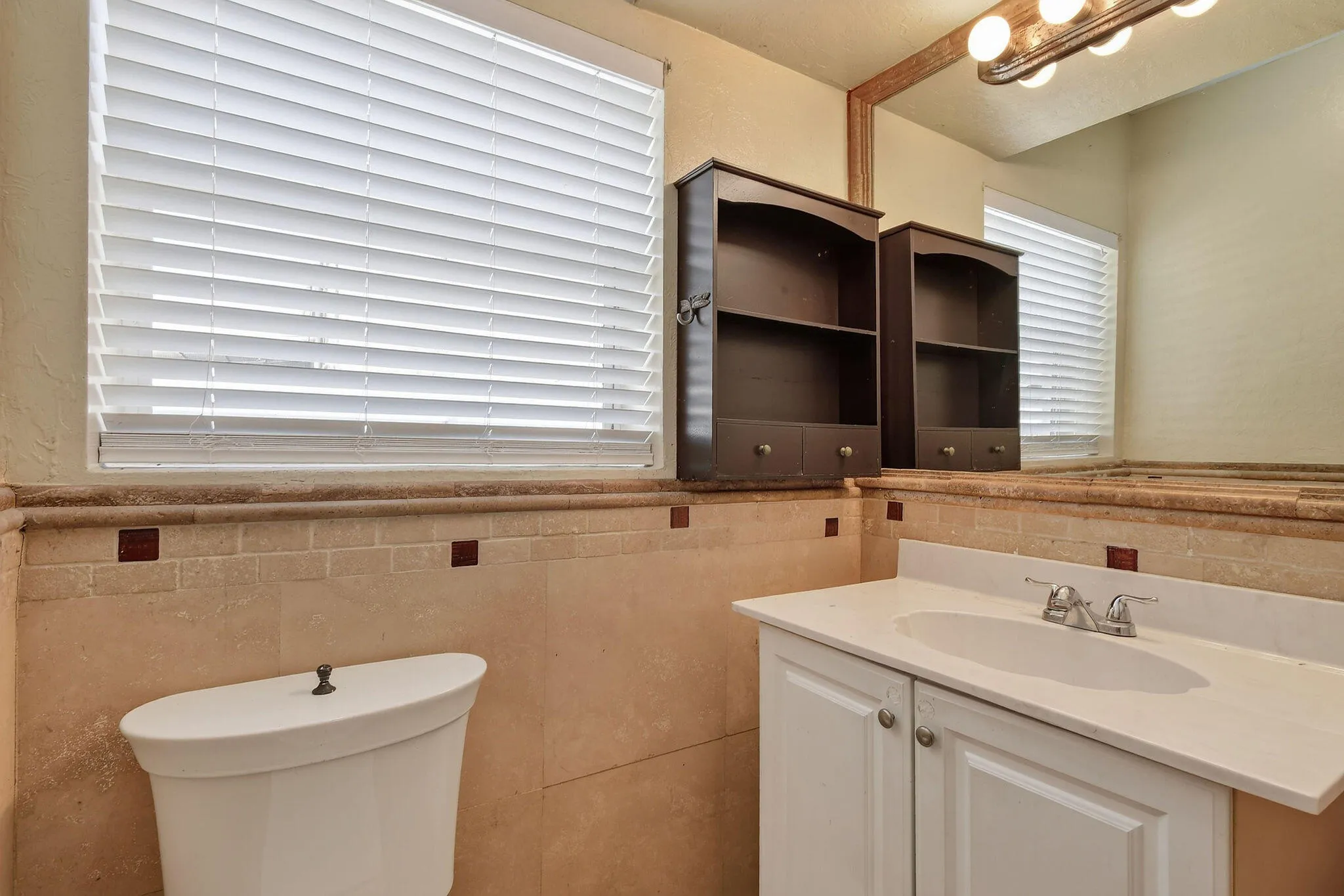 1005SelkirkSt(24)