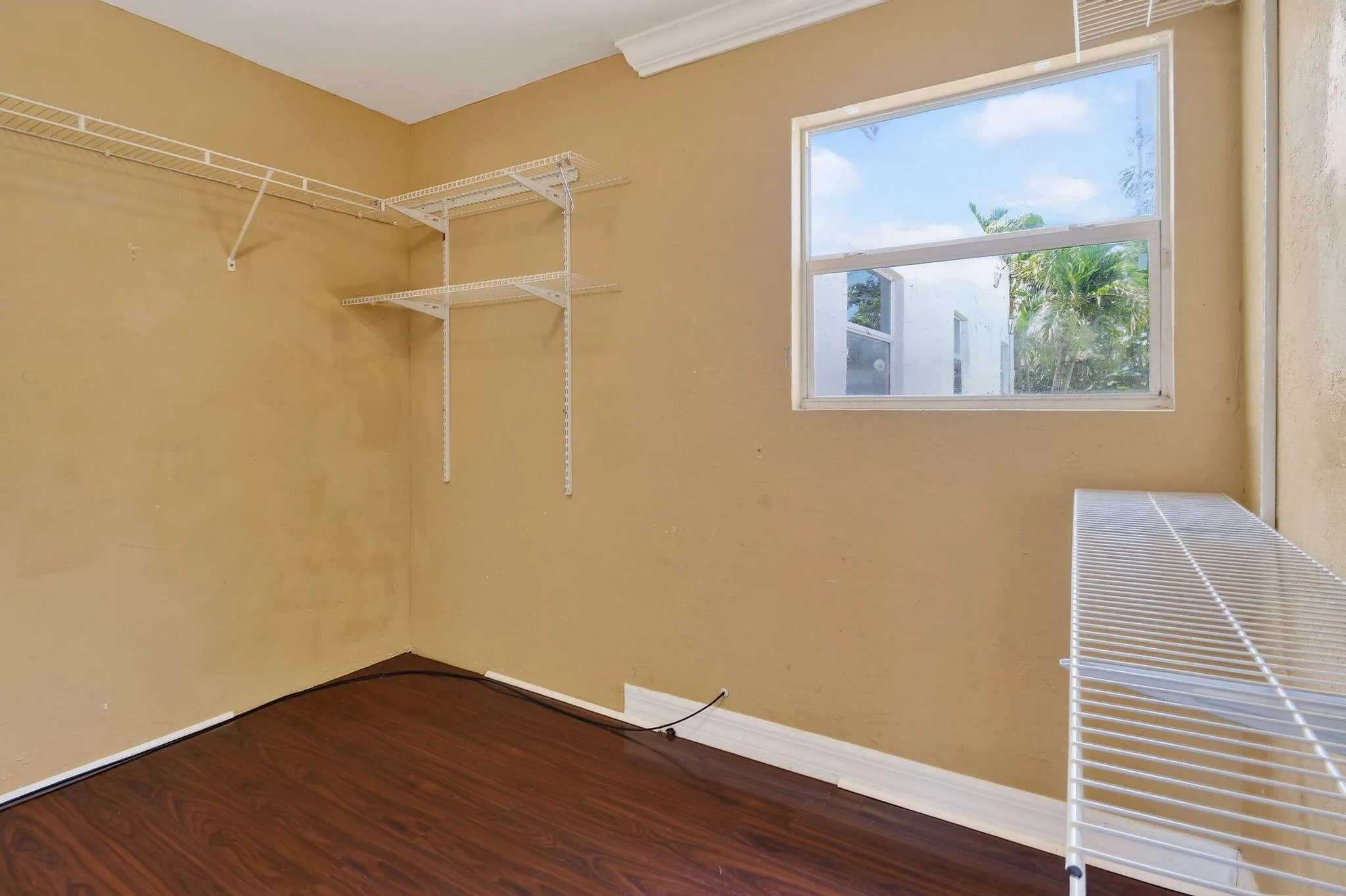 1005SelkirkSt(12)