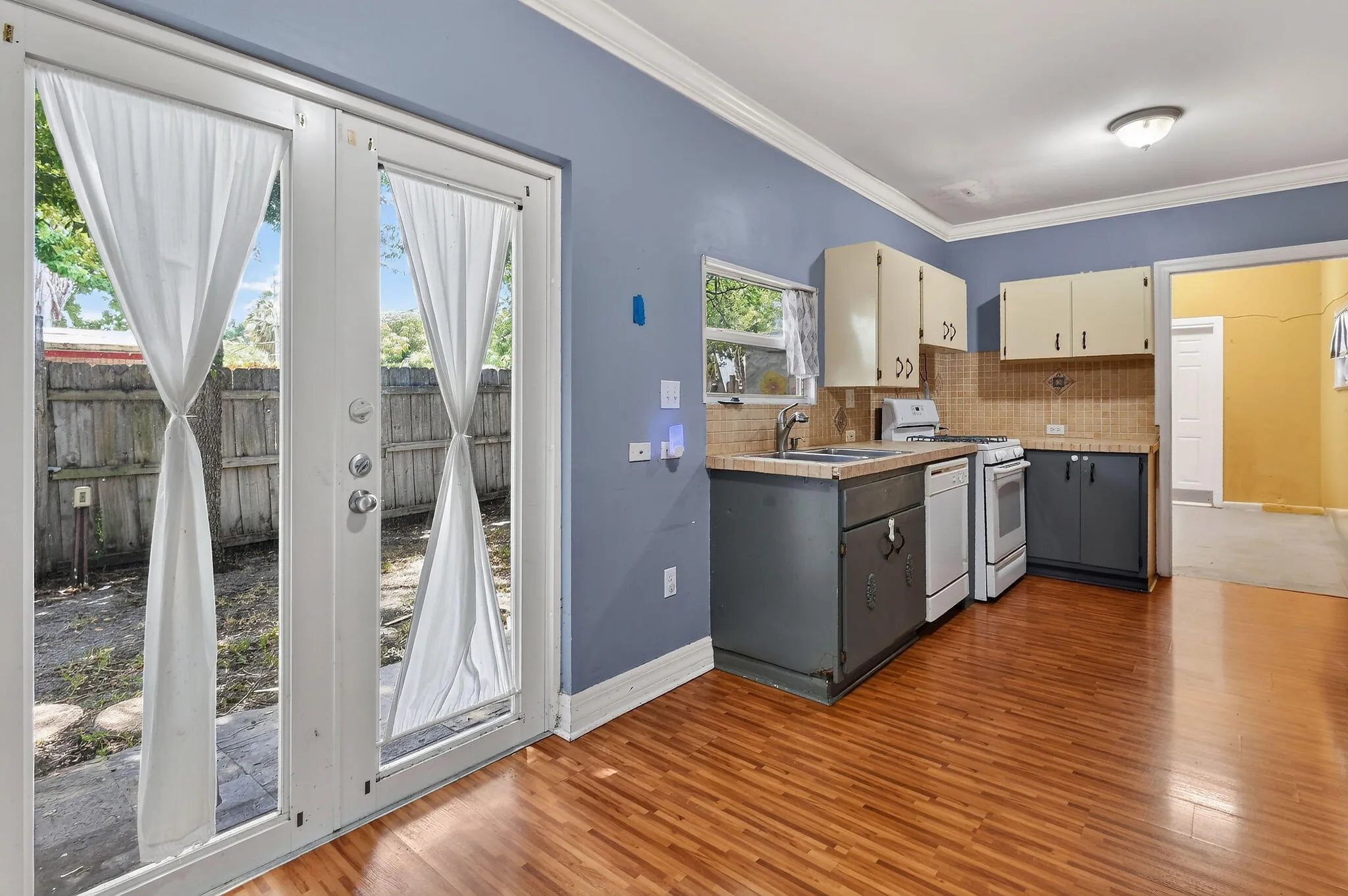 1005SelkirkSt(17)