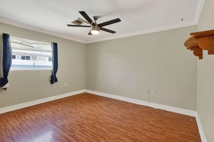 1005SelkirkSt(20)