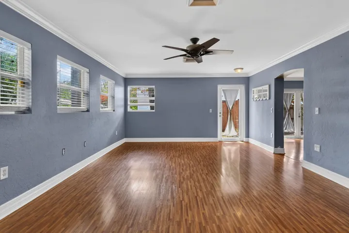 1005SelkirkSt(9)