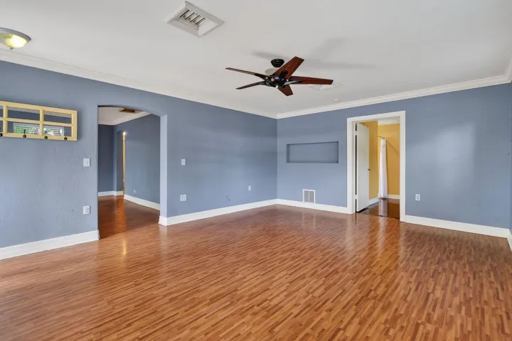 1005SelkirkSt(8)