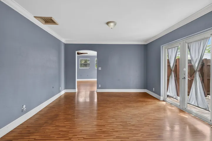 1005SelkirkSt(14)
