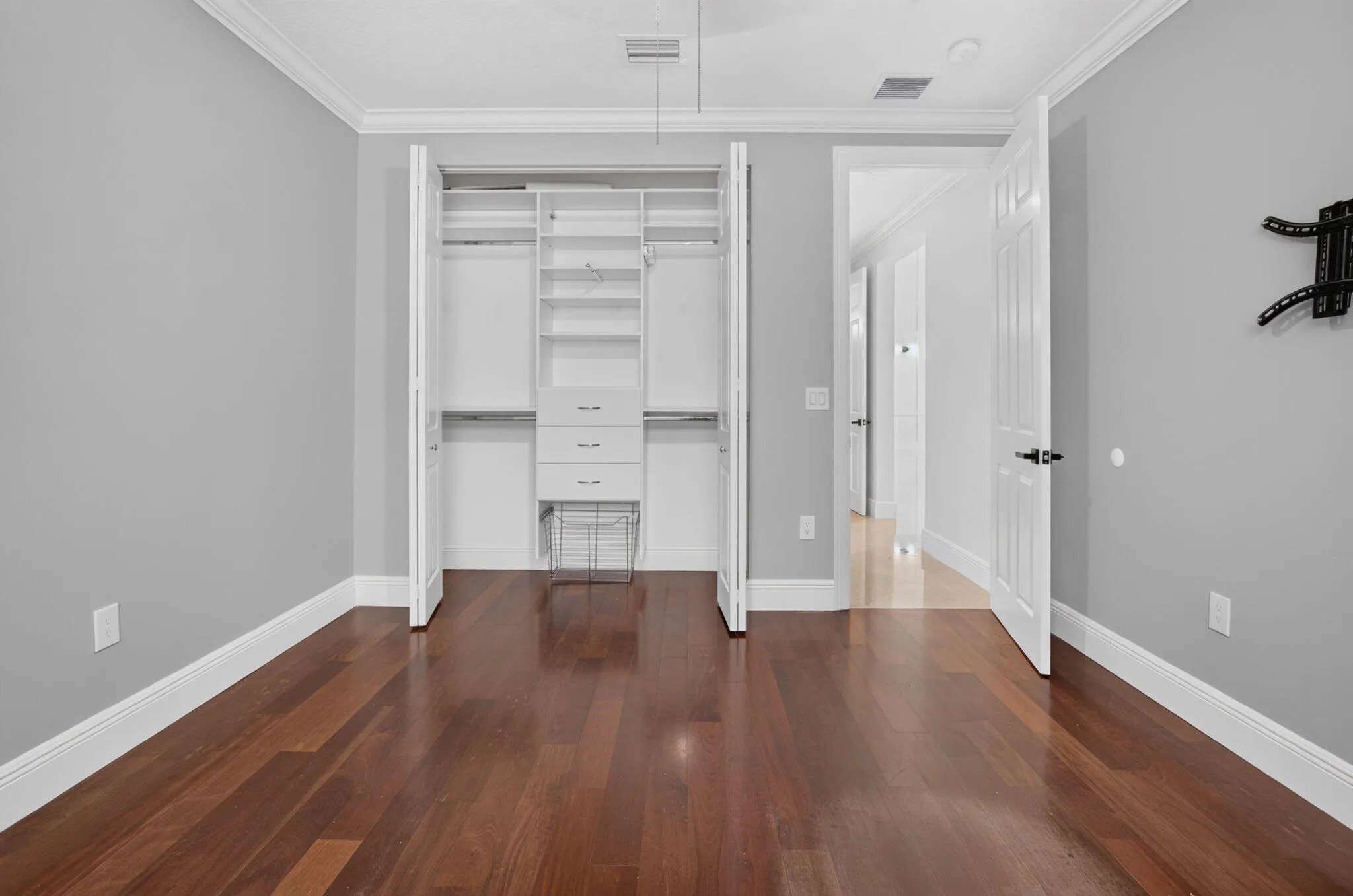 (1) Bedroom