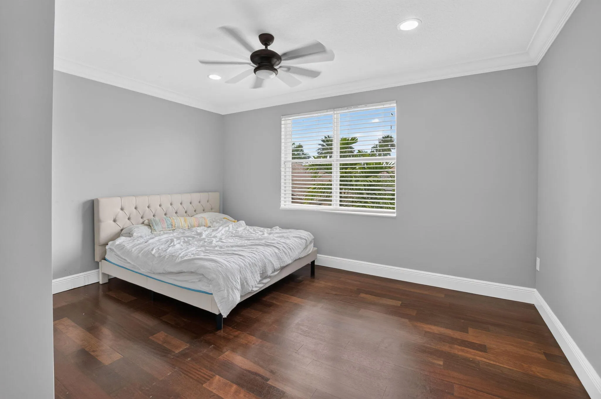 (3) Bedroom