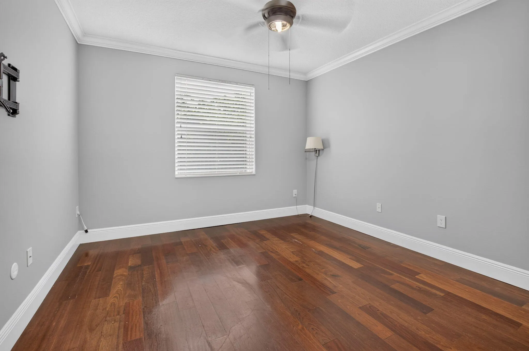 (1) Bedroom