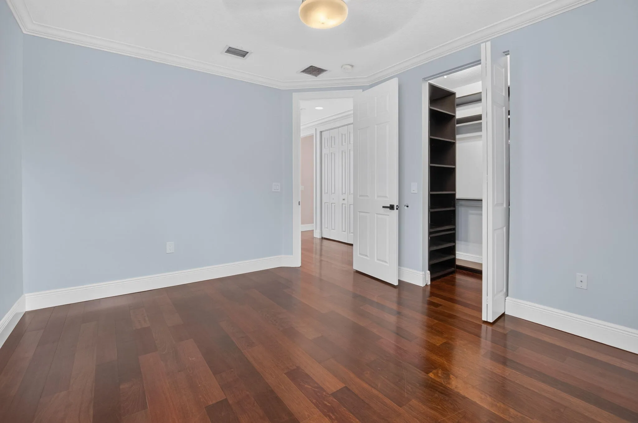 (6) Bedroom
