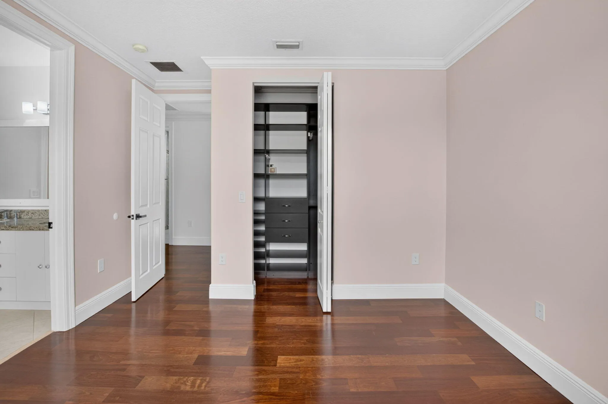 (4) Bedroom