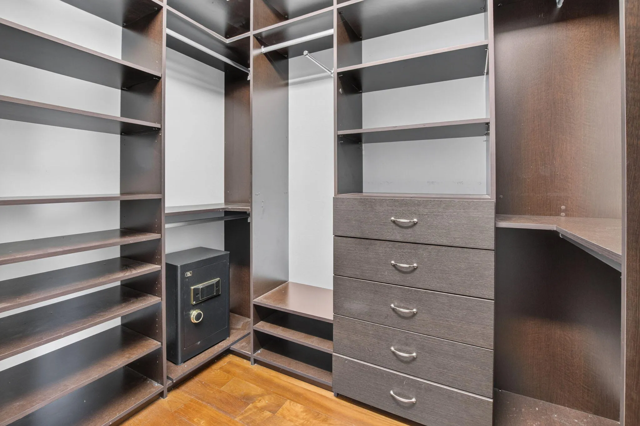 Walk-in Closet
