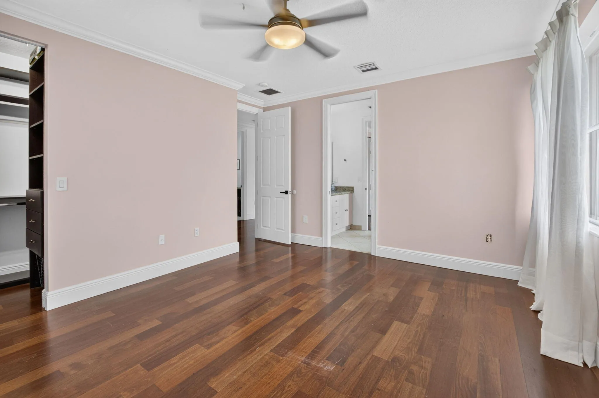 (5) Bedroom