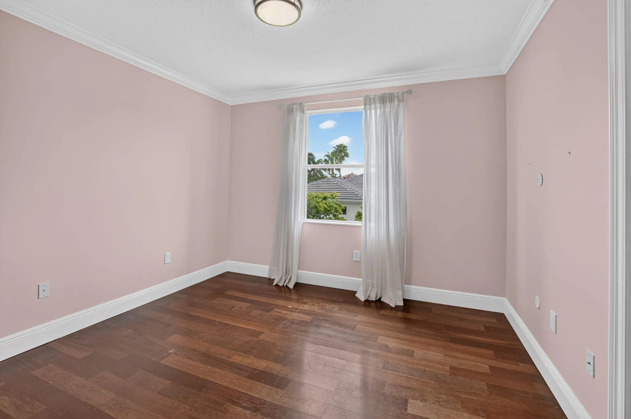(4) Bedroom