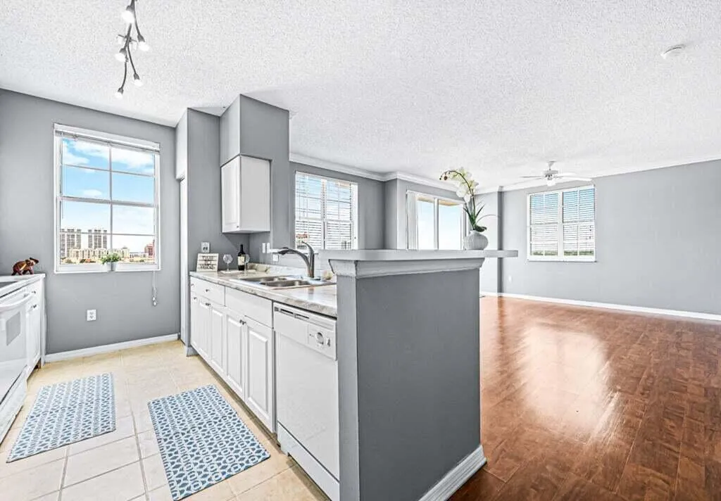 1112 View from Entryway of Kitchen-LR