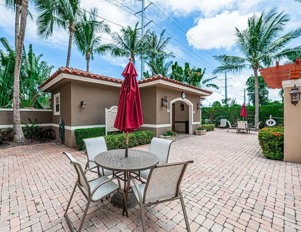 1112 Pool Picnic Area