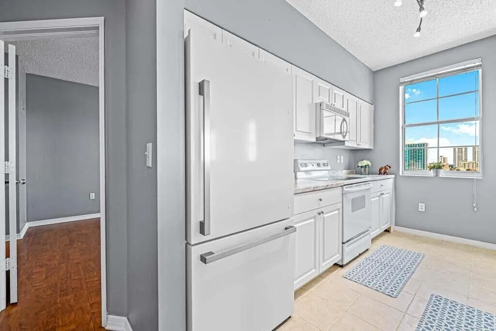 1112 Kitchen