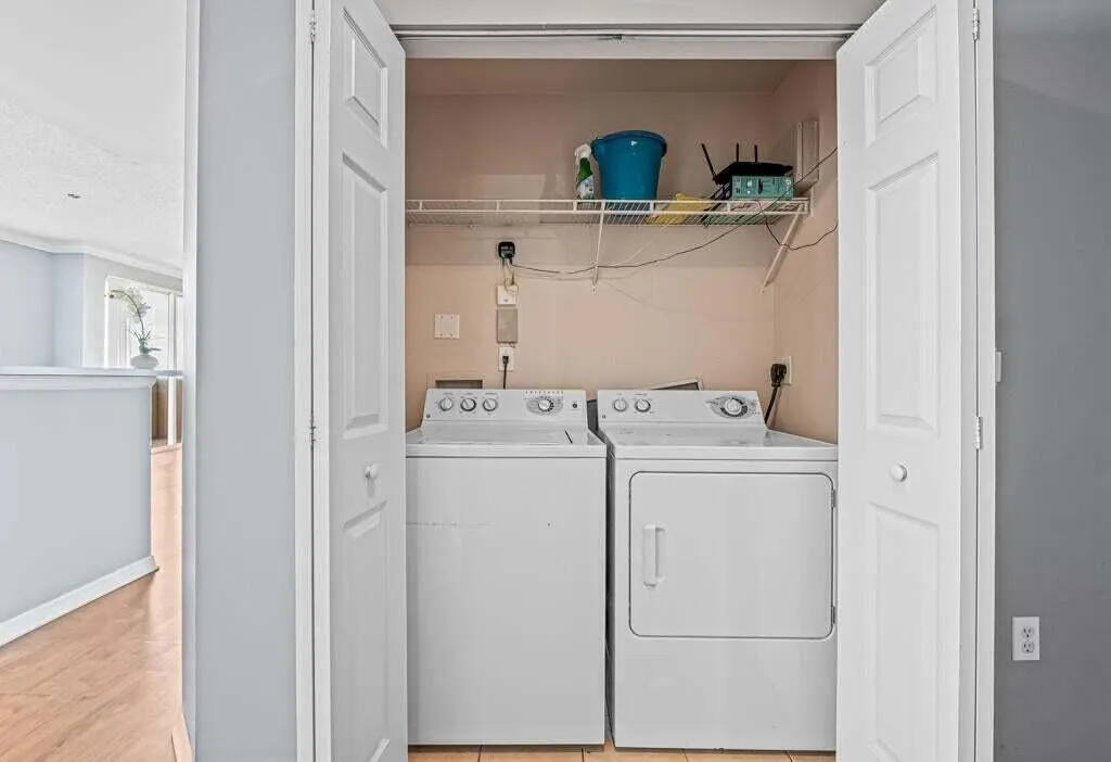 1112 W-D in hallway closet