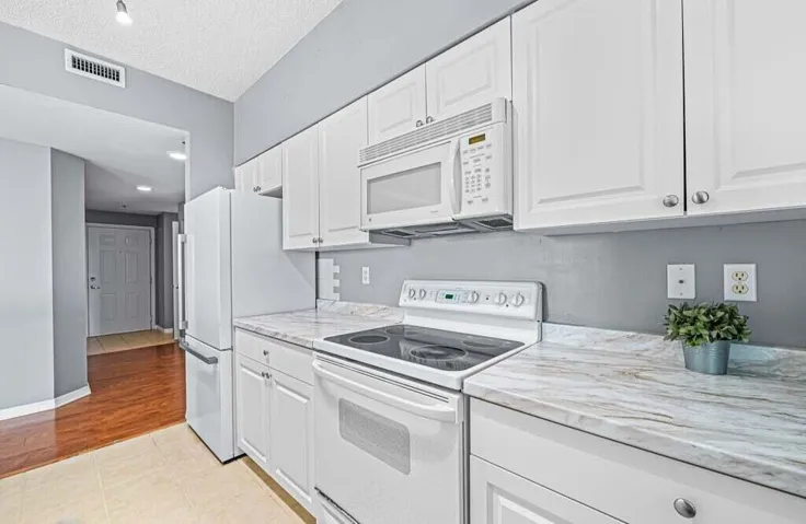 1112 Upgraded Kitchen