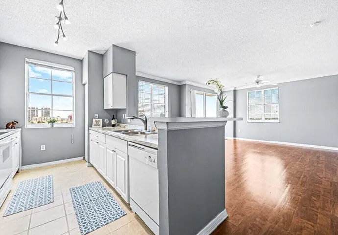 1112 View from Entryway of Kitchen-LR
