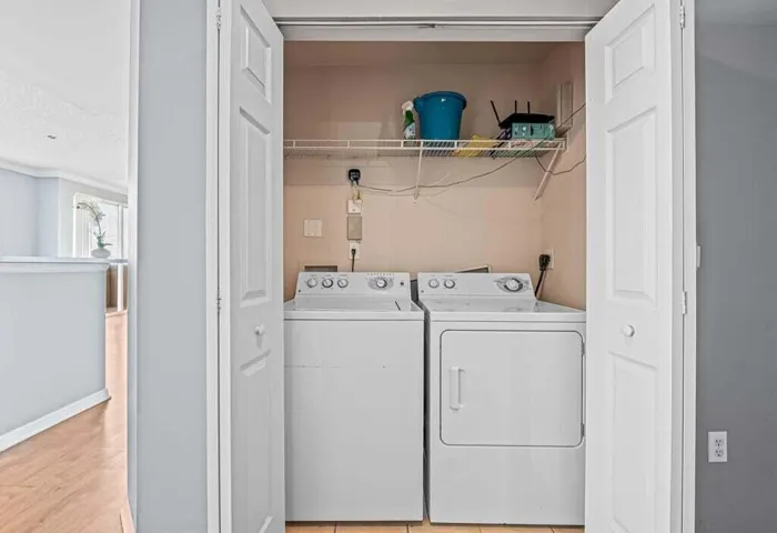 1112 W-D in hallway closet