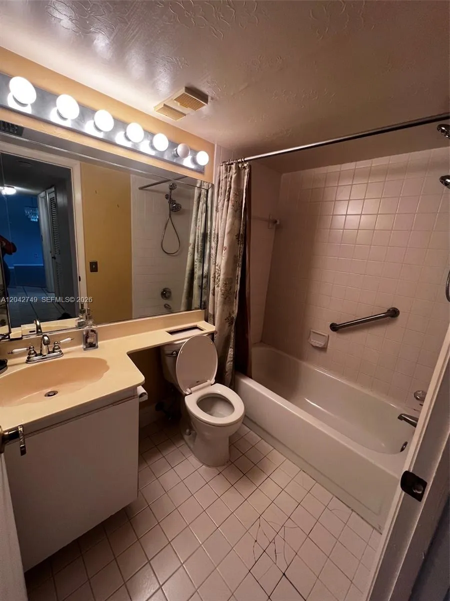 Secondary Full Bathroom