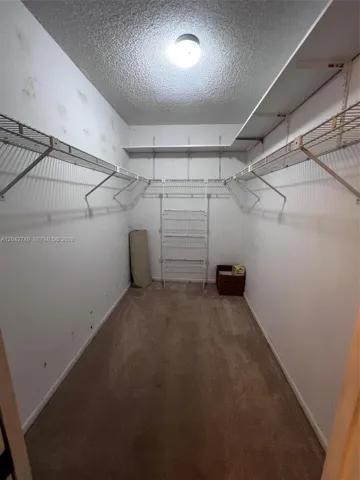 Master Walk-In